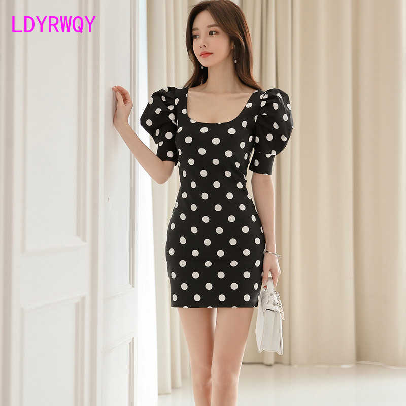 

Korean version of the summer decoration body temperament simple wave point bag hip fashion dress female 210603, Black