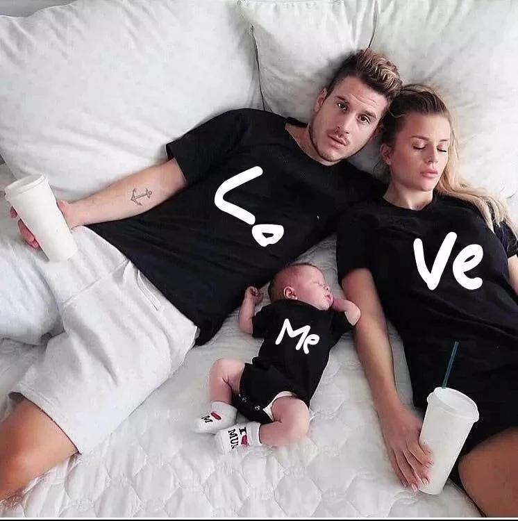 

Men' T-Shirts Funny Love Me Family Matching Clothes Mother Father Daughter Son Look Men Women Kids Baby T-shirt Letter Print, White lo