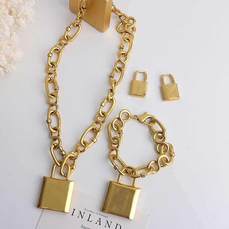 

2021 luxury designer necklaces for women men gold clasp pendant necklace bracelet Paris simple hip hop rock street punk metal Character retro letters chain jewelry