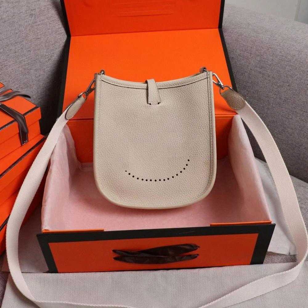 

Designer luxury bag Designers Handbag Family Ligt Luxurys Leater Women's Mini Cowide Evelyn herm Single Soulder Messenger Hollow Bucket Bag