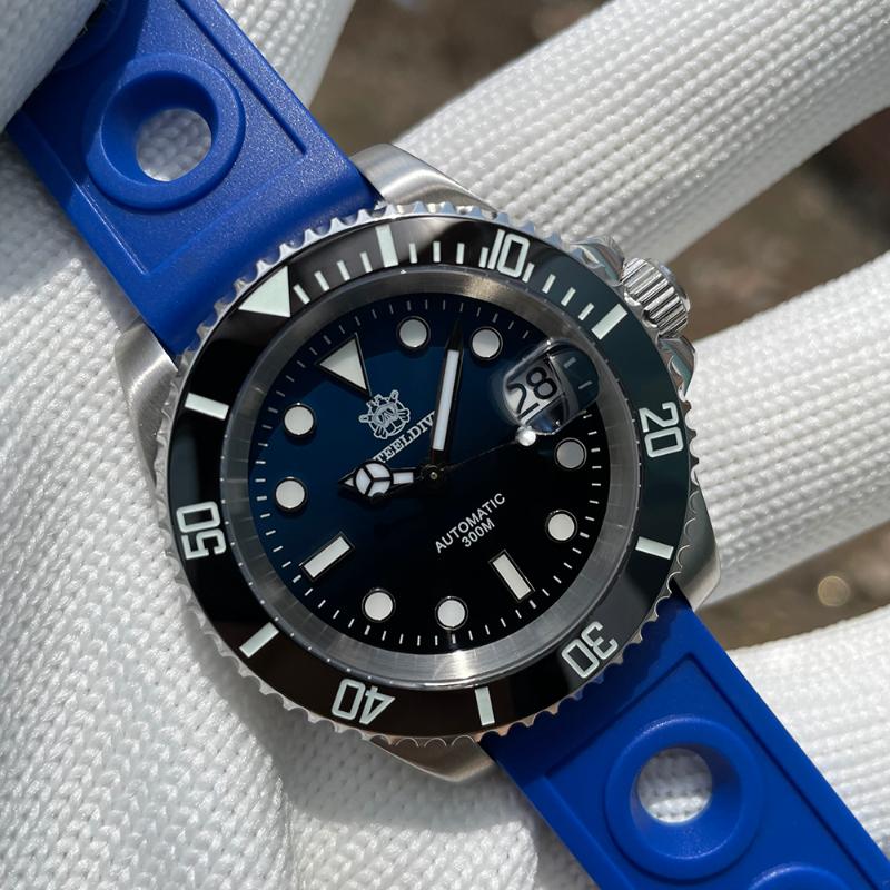

Wristwatches STEELDIVE SD1953 Arrival Stainless Steel Bi-Color Dial NH35 Automatic Watch 300M Waterproof Sapphire Glass Men Dive Watches, 53-rr red black