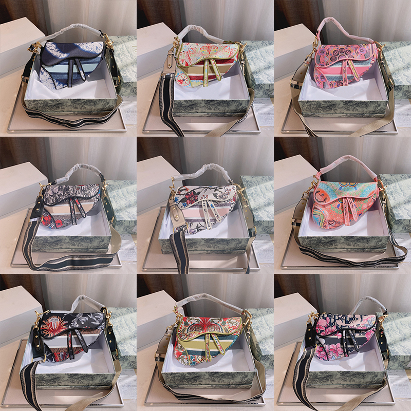 

2021 brand designer shoulder bag lady temperament fashion luxury canvas embroidery portable saddle bags With box size: 25*7*20cm
