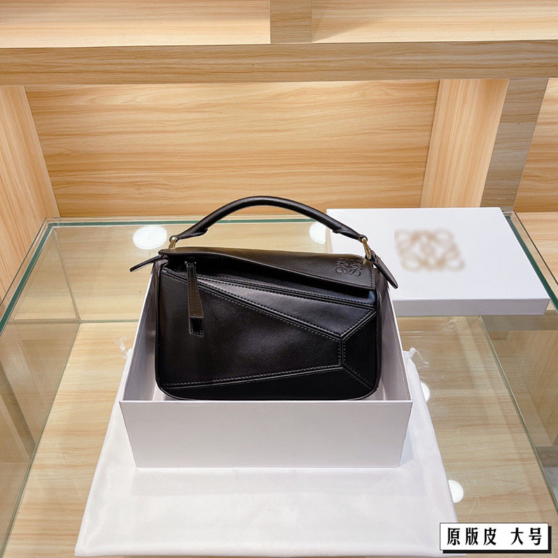 

Xi Mengyao's Same Black Mini Geometric Bag Puzzle Stitched Leather Women's Diagonal Cross Portable Large Pillow