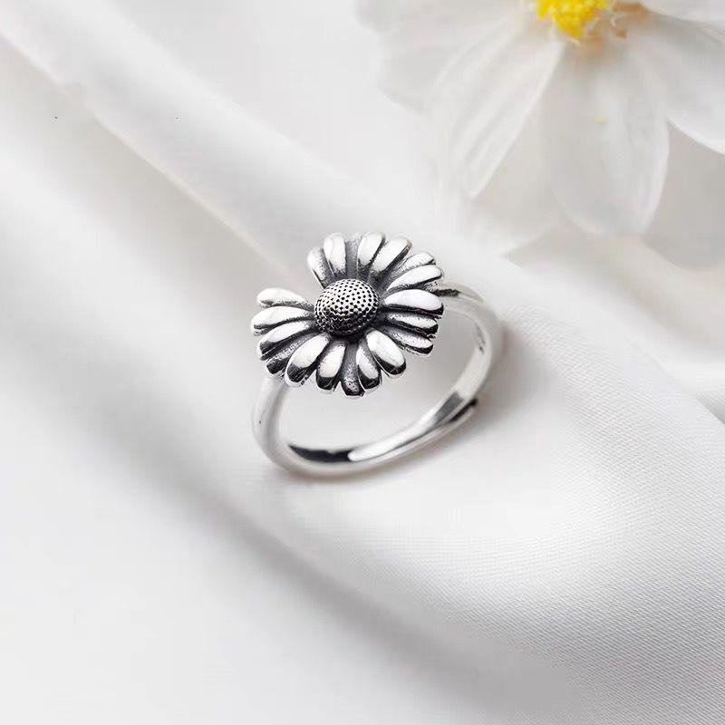 

Cluster Rings Gothic Vintage Daisy Flower For Women Finger Ring Fashion Jewelry Anillos Mujer Jz279