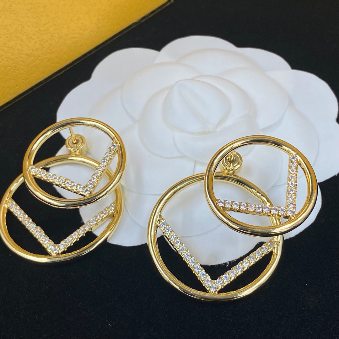 

Fashion Designer gold diamond stud earrings for lady Designers Stud Earring Women Party Wedding Lovers gift Jewelry for Bride 2201064D