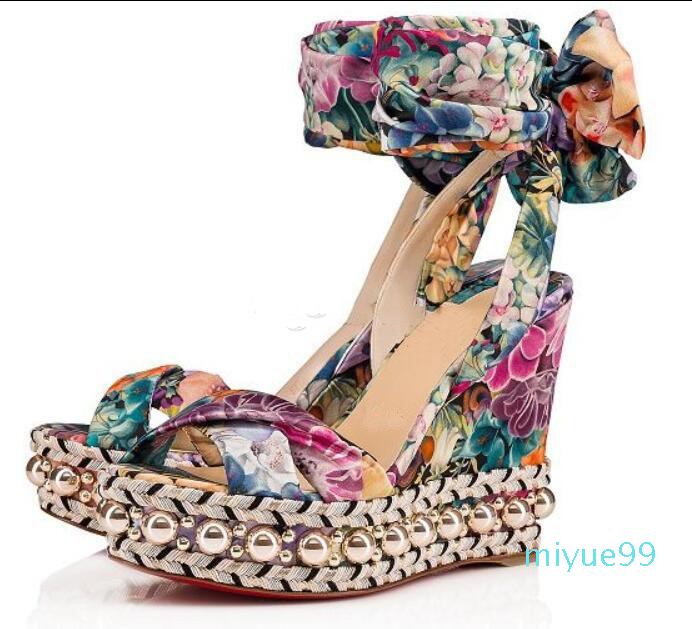 

2022 Summer Fashion Women High Heels Sandals For Woman Luxury Design Shoes Wedge Du Desert Printed Graffiti Satin