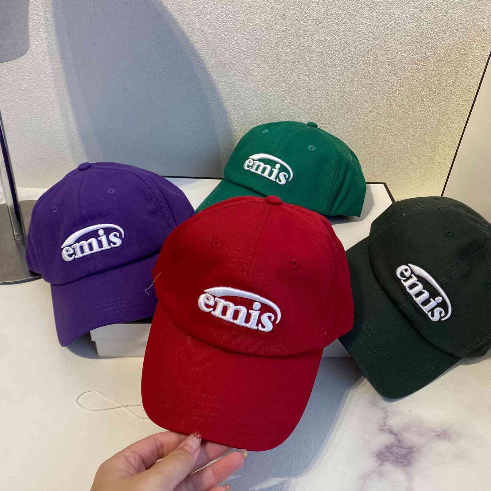 

EMIS cap IU song Huiqiao same men's and women's sunshade caps Signature casual baseball cap fashion brand caps children Zy, Red