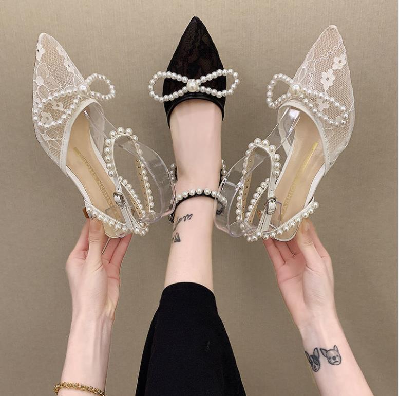 

2021 Chic France Lace Pearls Bowknot Wedding Bridal Shoes Fashion White Black Low Heel Women Shoe Pointed Tow Hollow Out Summer Evening Prom