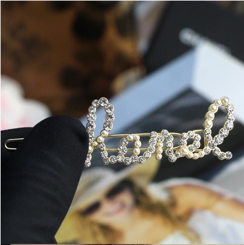 

European and American luxury jewelry pearl inlaid Brooch small, exquisite, fashionable and versatile accessories, Silver