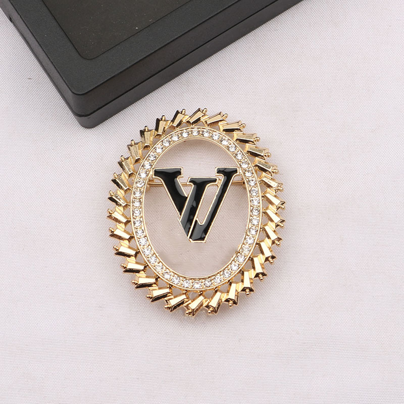 

Fashion Luxury Designer L Letters Women Inlaid Diamond Brooches Pins Gold Silver Korean Fashion Crystal Rhinestone Brooch Suit Dress Accessories for Party Gifts
