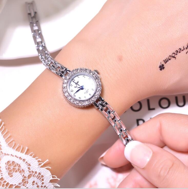 

Luxury Fashion Bracelet Watches Women Stainless Steel Retro Ladies Quartz Wristwatches Full Diamond Crystal Shell Small Clock for Christmas Gift, Silver