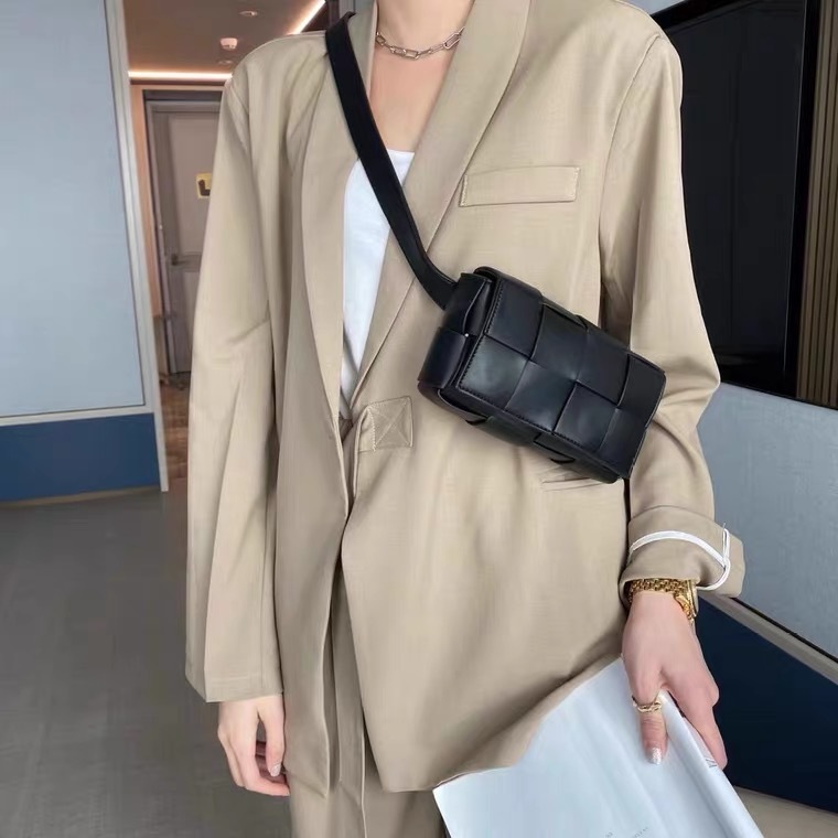 

New type 2021 women's bv woven waist large lattice messenger single bag double shoulder belt leather