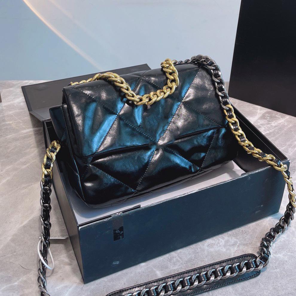 

Classic Women Luxe Luxurys Designers Bags Lambskin Sheepskin Oil Wax Leather Crossbody Golden Lock Handle Shoulder Totes Pochette 26cm 3 Col