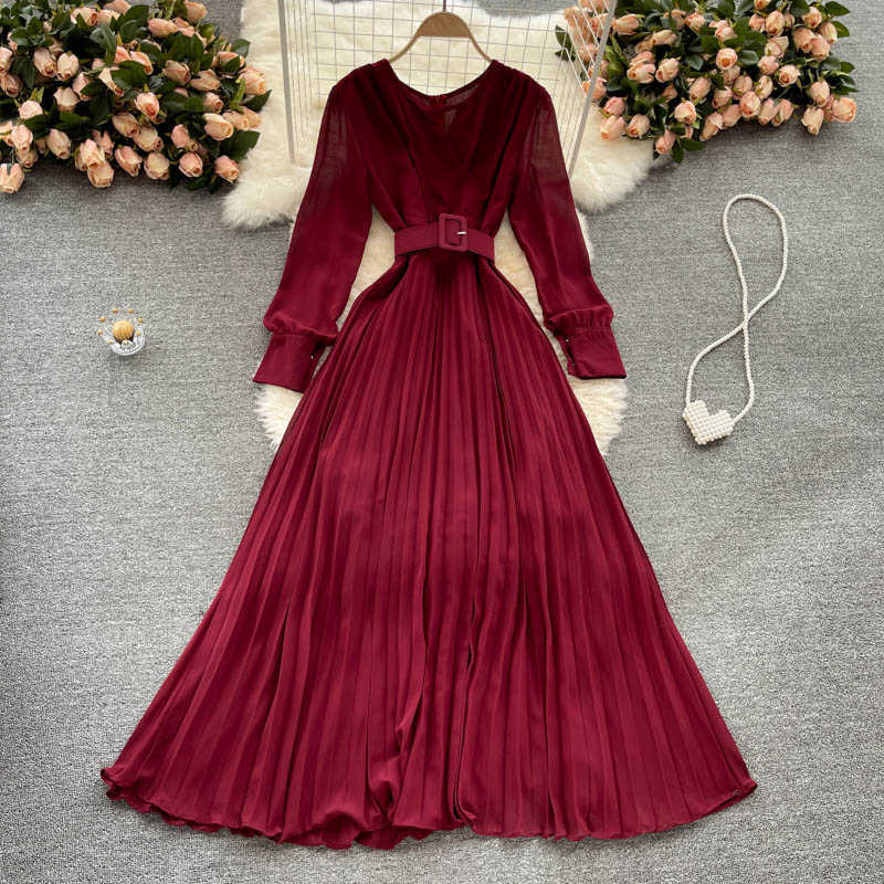 

Purple/Red Chiffon Pleated Long Dress Women Lantern Sleeve Round Neck Hollow Out Vestidos Female Vintage Robe Spring Autumn 2021 Y0603