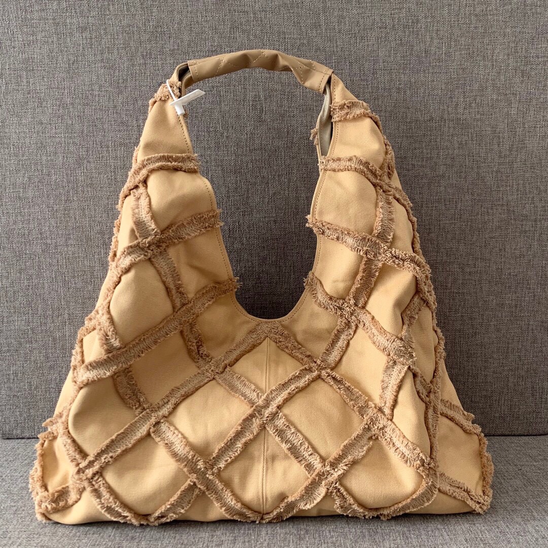 

2021 Ladies Luxury Design Patchwork Canvas Shopping Bag Tassel Sense Decorative Personality Houlder Bags Travel Holiday Handbag Stray Package