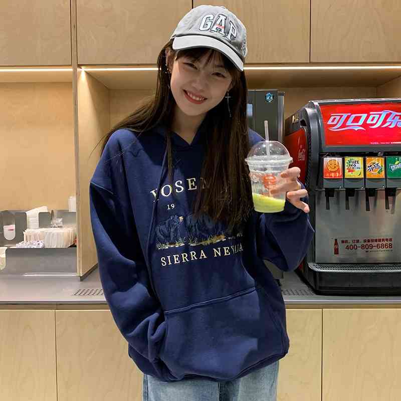 

2020 new autumn and winter Korean version three little bears embroidered loose Plush Pullover Hooded long sleeved women's sweater, Navy
