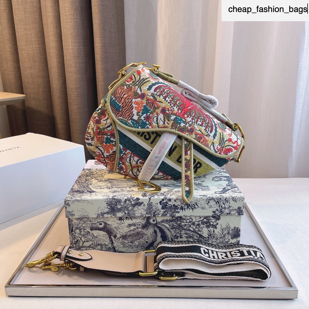 

Luxurys Designer Totes Handbags Women's Bags Old Flower Book Tote Canvas Embroidery Classic Saddle Bag 25cm