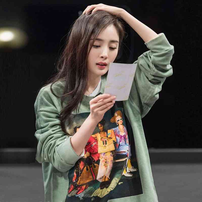 

2021 spring new Korean BF loose ins student lazy fashion star Yang Mi' same women' sweater, No velvet