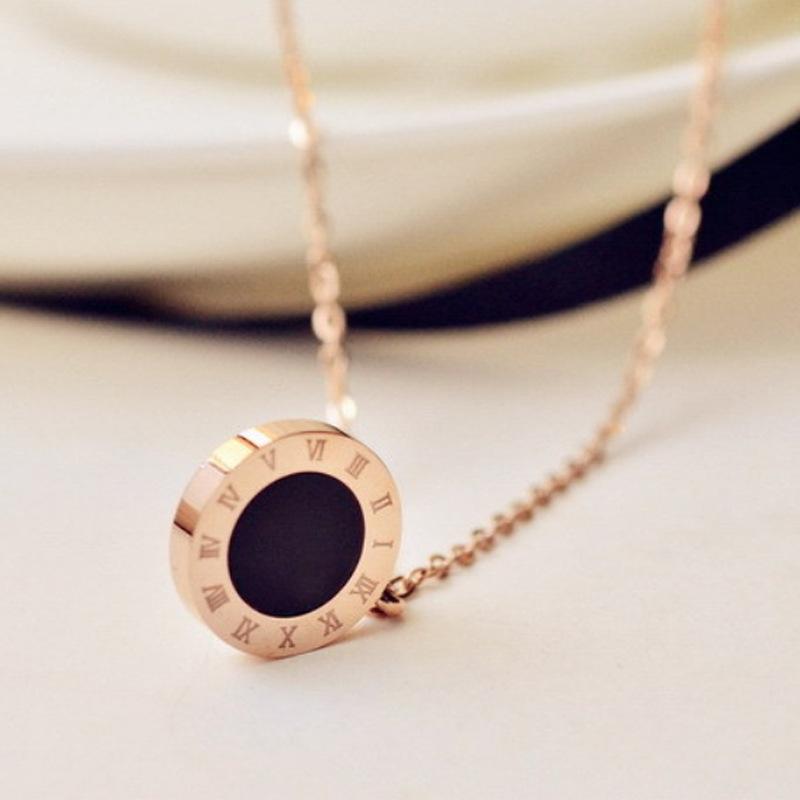 

Chains Stainless Steel Necklace Fashion Rose Gold Roman Numeral Round Black And White Shell Double-sided Pendant Female Jewelry Gift, Silver