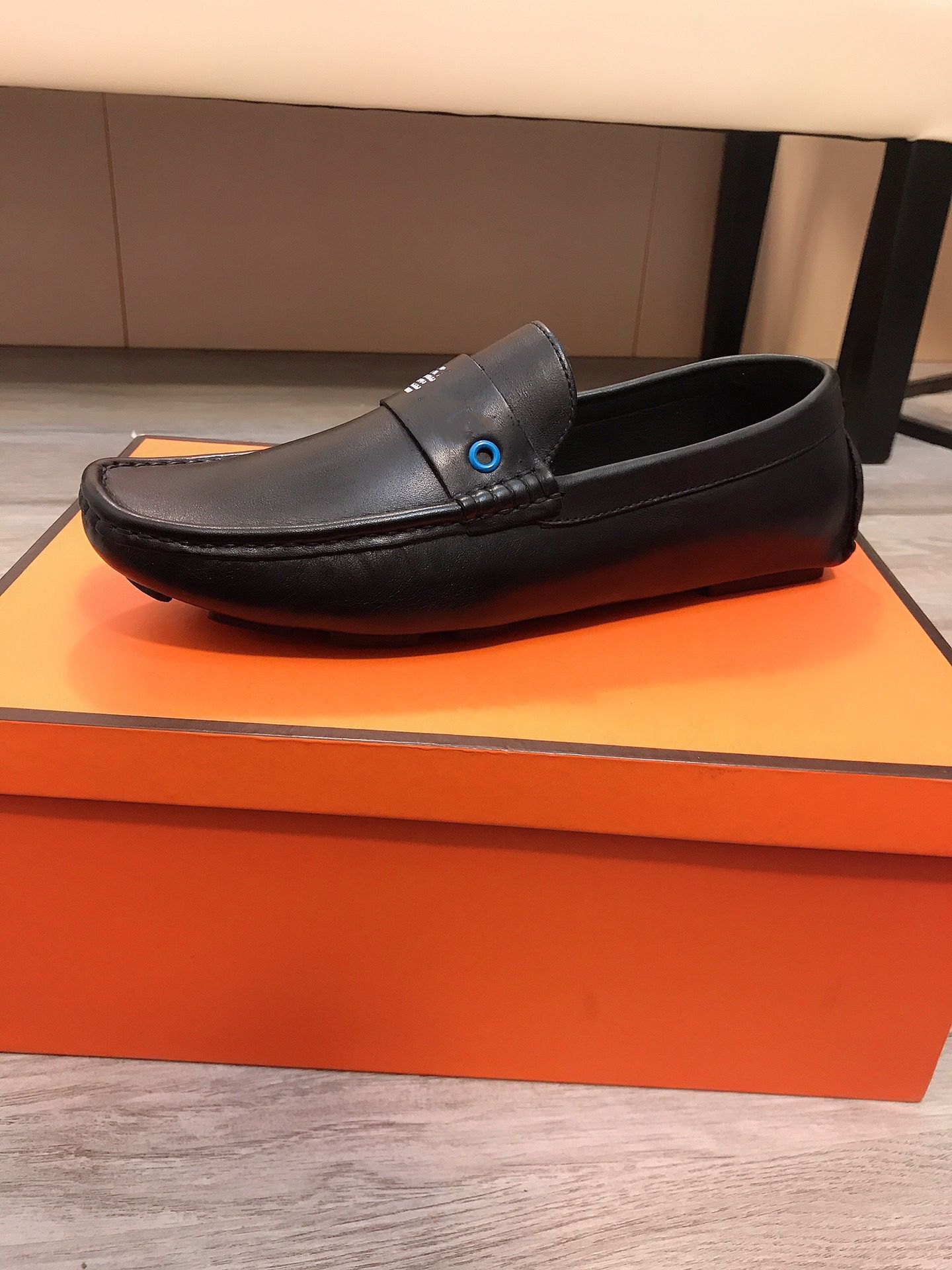 

Luxury Men Driving shoes with superstar Flats sneakers Fashion metal button Peas and classic Solid color mjk003