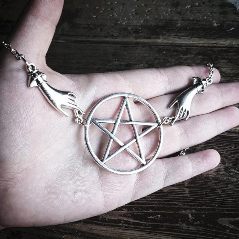 

Pendant Necklaces Fashion Pentagram Witch Hand Satanic Symbol Necklace Unisex Amulet Jewelry Party Gift For Women Men Gothic Wiccan