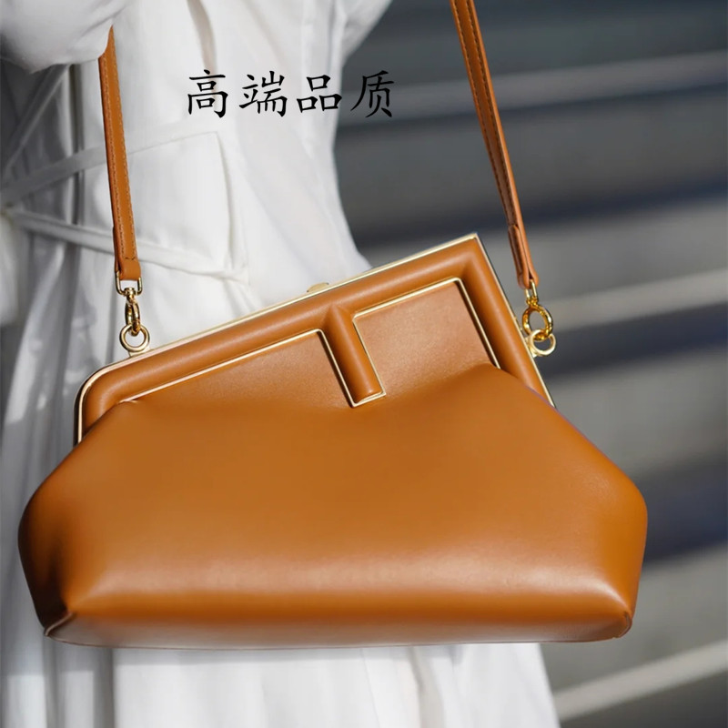 

Fend Designer Bags 2021 Autumn and Winter New First Hand Chain Cowhide Leisure Handbag Women's Motorcycle Fashion Zlh