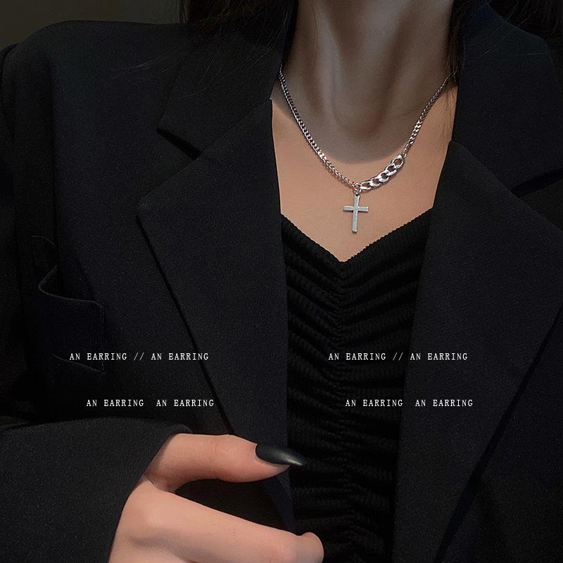 

Pendant Necklaces Titanium Steel Cross Necklace Female Street Hip-hop Style Couple Clavicle Chain Temperament Personality Trend Jewelry