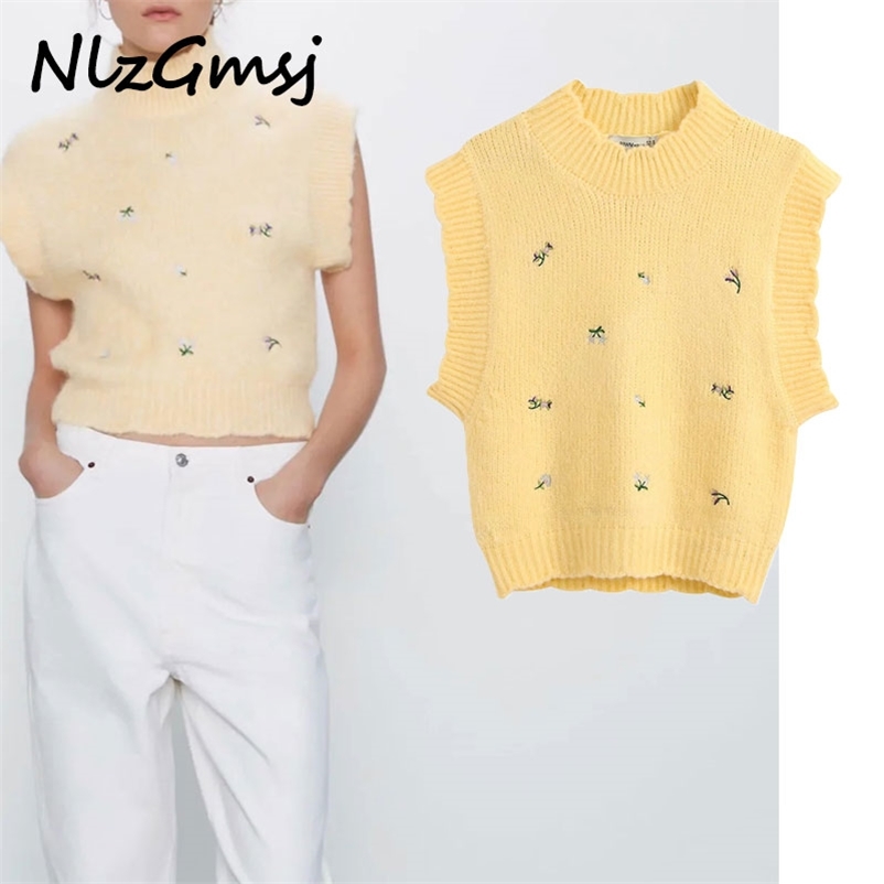 

korea chic women embroidery yellow sweet sweater short sleeve vintage ladies school style knitted jumper tops 210628