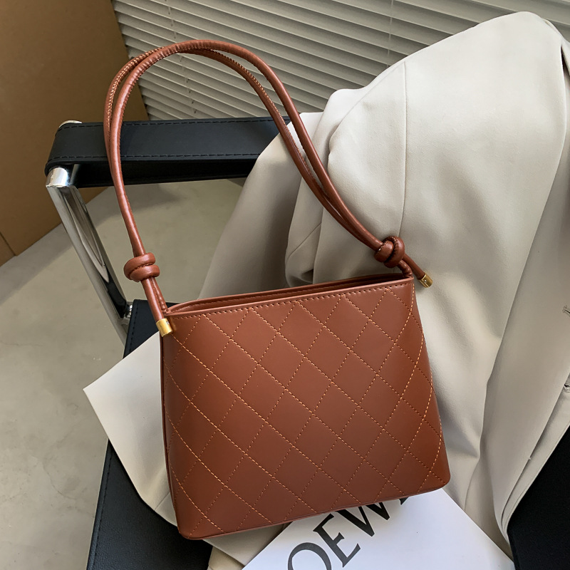 

2021 New celebrity fashion one-shoulder versatile armpit Tote Bags For Women handbag cross-body bucket bag Leather Designer, Black