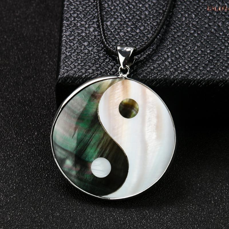 

Pendant Necklaces Natural Shell Yinyang Symbol Round Necklace White Black Mother Of Pearl Chinese Taoism Taoist Man Woman Ethnic Jewelry