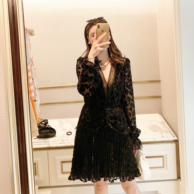 

Black Lace sexy Short Dress 2020 New Velvet Leopard Bright Line V-neck Long-sleeved Pleated Dress, Black;gray