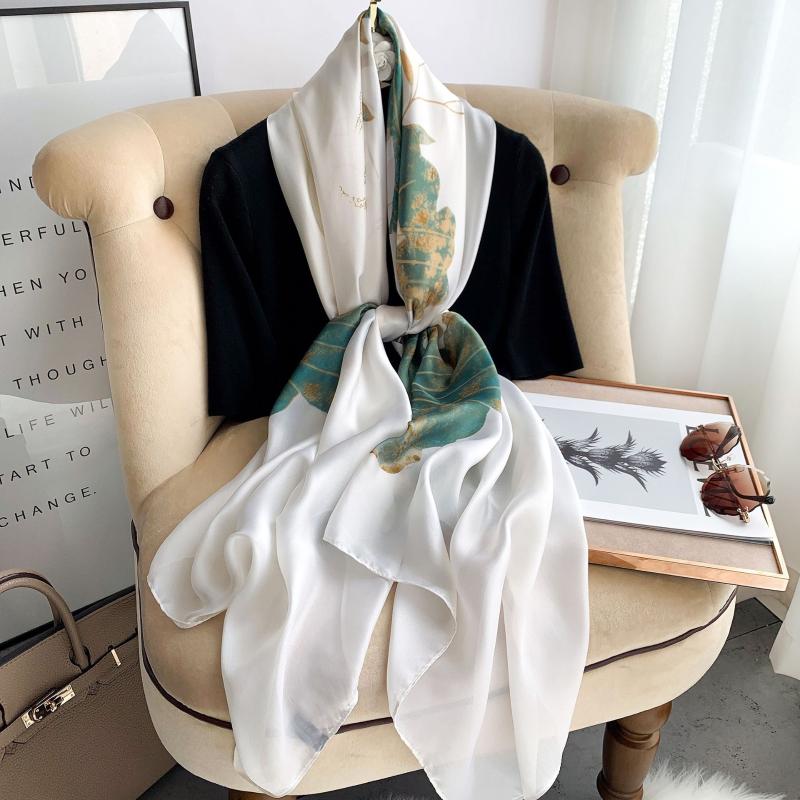 

Scarves 2021 Winter Luxury Dustproof Bandanna Fashion Sunscreen Silk Classic 180X90CM Beach Towel Lotus Print Shawls