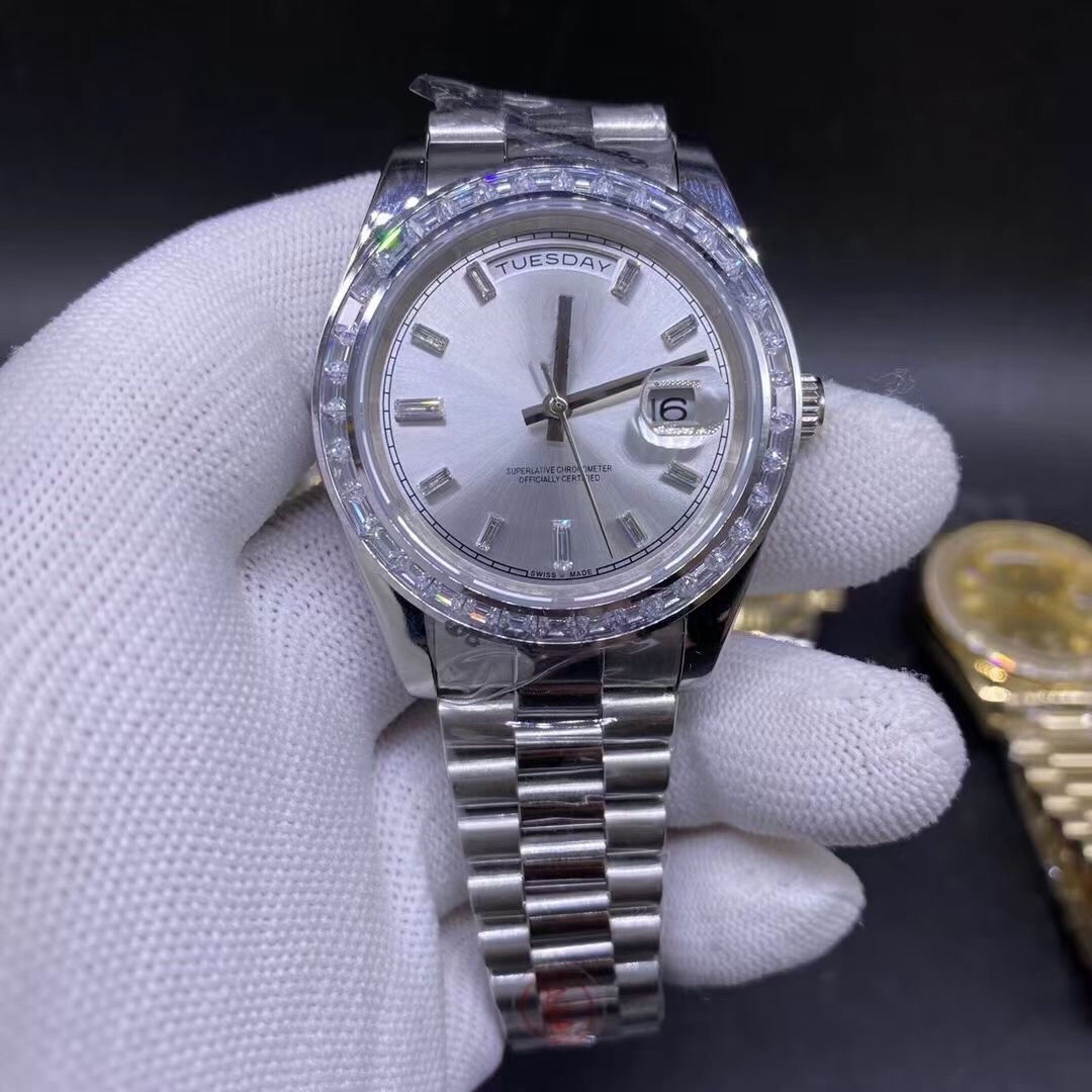 

Luxury Men's Watch With Diamond Bezel Pure Silver Stainless Steel Strap Dial Automatic Date, Silver face