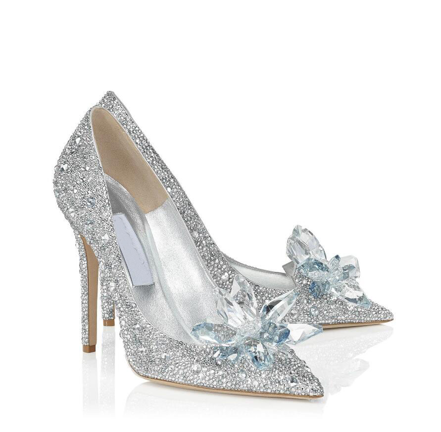 

Exquisite Ari Dress Wedding Sandals Shoes Crystal Covered Pointy Toe AVRIL Bow Pumps Luxurious Evening Top Luxury High Heels Elegant Ladies Footwear