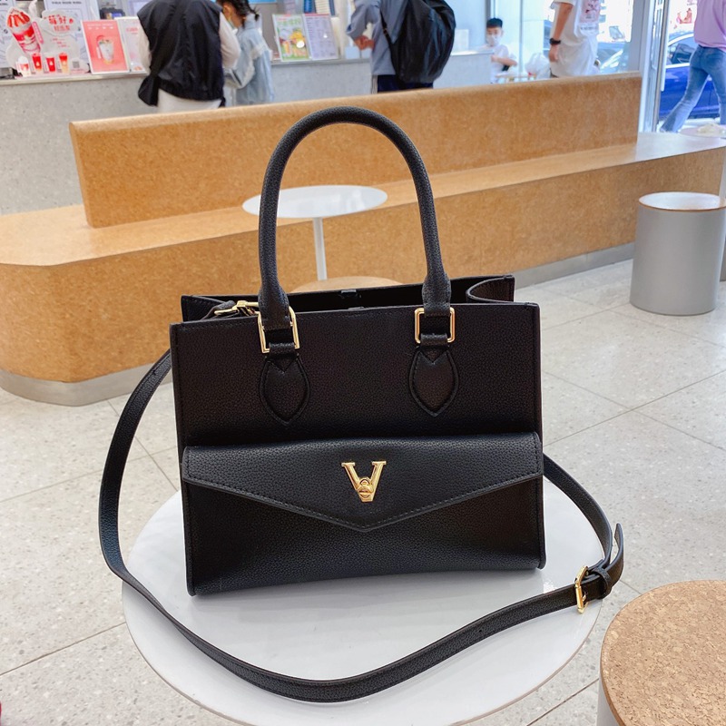 

Diagonal Shoulder Bags Solid Color Cowhide Small Tote L Bag Golden metal Top Genuine Leather Messenger Ladies Travel Purses, Black