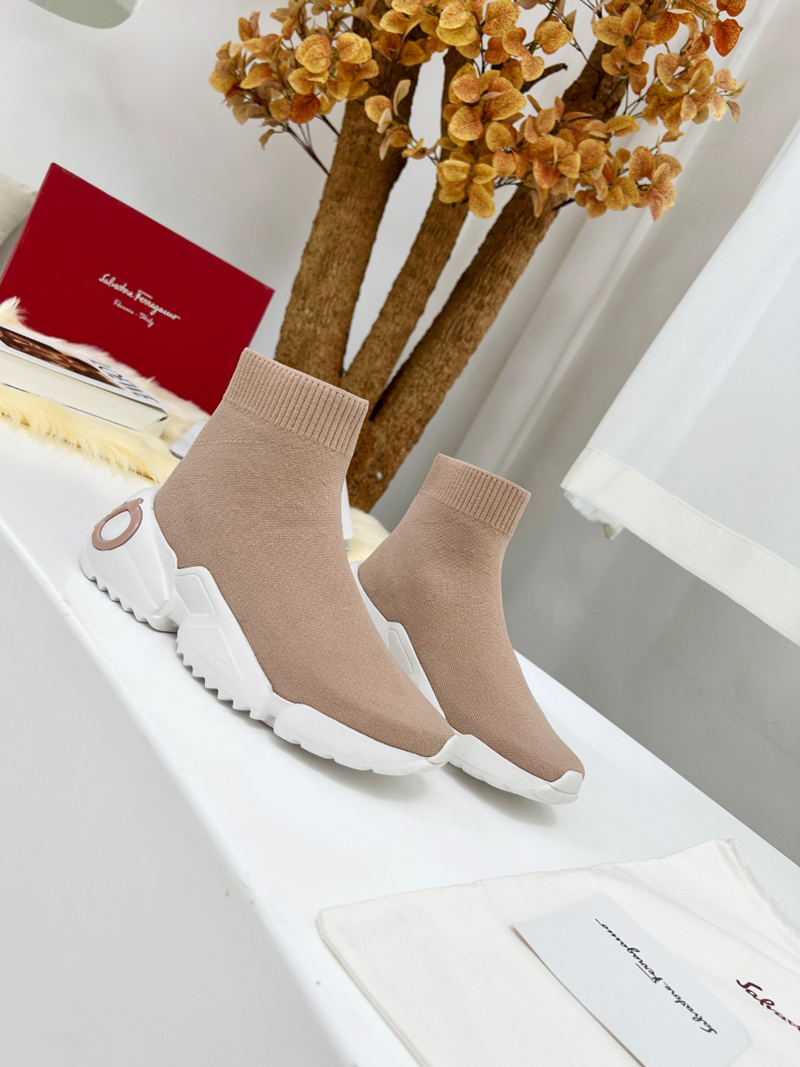 

2022 Womens Designer Leather Women Martin Boots Desert Short Boot Real Leathers Coarse Winter Designers Shoes Heels Snow Ankle Booties With Logo And Box -E158, Picture color