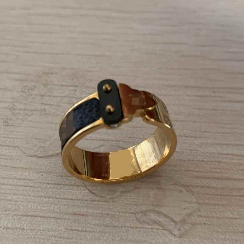 

High Polished Classic Design Real Leather Love Rings Gold Silver Rose Colors Four Leaf Flowers Stainless Steel Couple Women Jewelry Wholesale