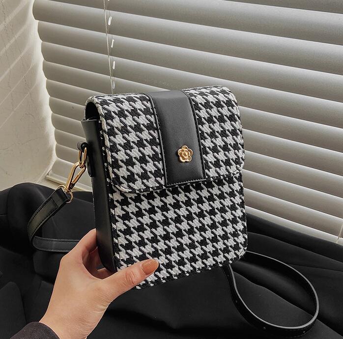 

Factory wholesale sweet girl exotic leather shoulder bags winter jacquard fabric fashion mobile phone bag street trend vertical plaid handbag, Brown(boutique box)