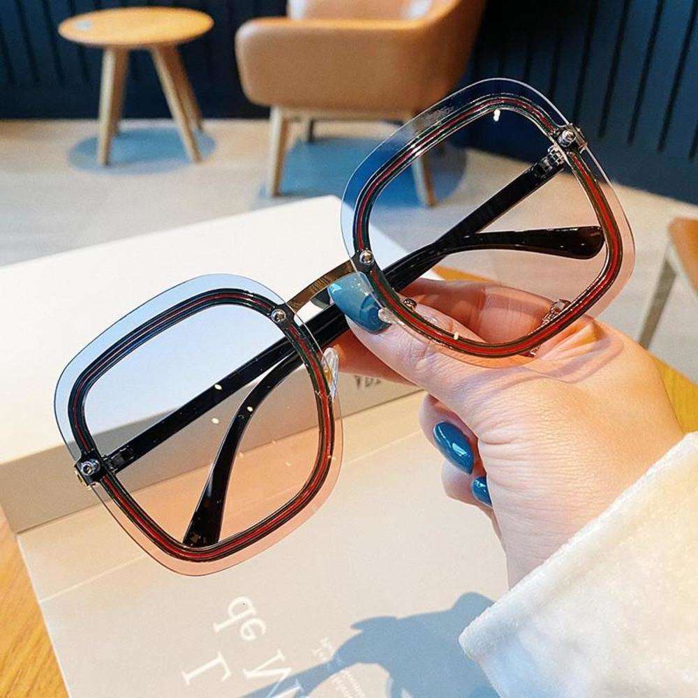 

sunglasses 2021 Big Frame Women's Tide Irregular Sunglasses Fashion Luxury Vintage Trim High Quality Versatile Sunshade Sun Glasses, Black