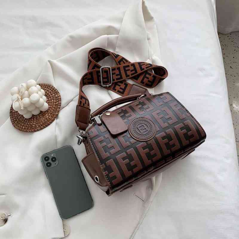 

Embossed single shoulder small square bag with versatile girl's color contrast letter lady's hand Purse_Outlet_OSQE