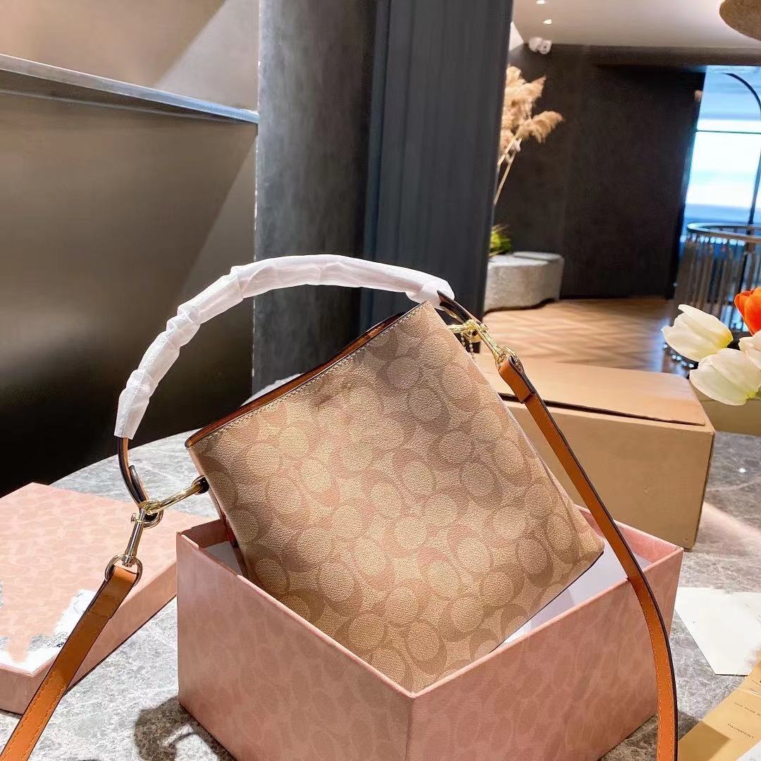 

2021 exclusive custom joker fashionable women bucket bag of large capacity