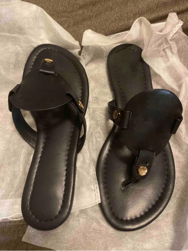 

Women Sandals Rivet Bow Knot Flat Slippers Sandal Studded Girl Shoes New Arrivel Jelly Platform Slides Lady Flip Flops with Box 35-41, Burgundy