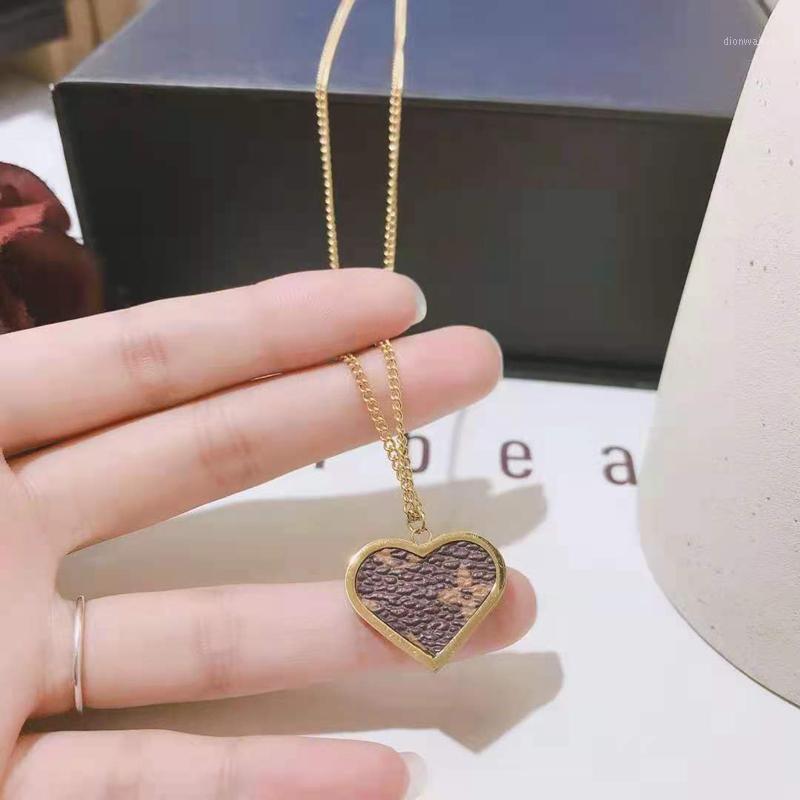 

Chains 2021 Simple Leather Love Heart Stainless Steel Necklace Fashion Trendy Short Pendants Charm Romantic Jewelry Drop