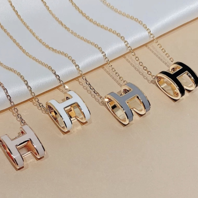 

Emma's H-letter Necklace plated with 18K Rose Gold Enamel h pendant female clavicle chain light luxury net red AIO8, Silver