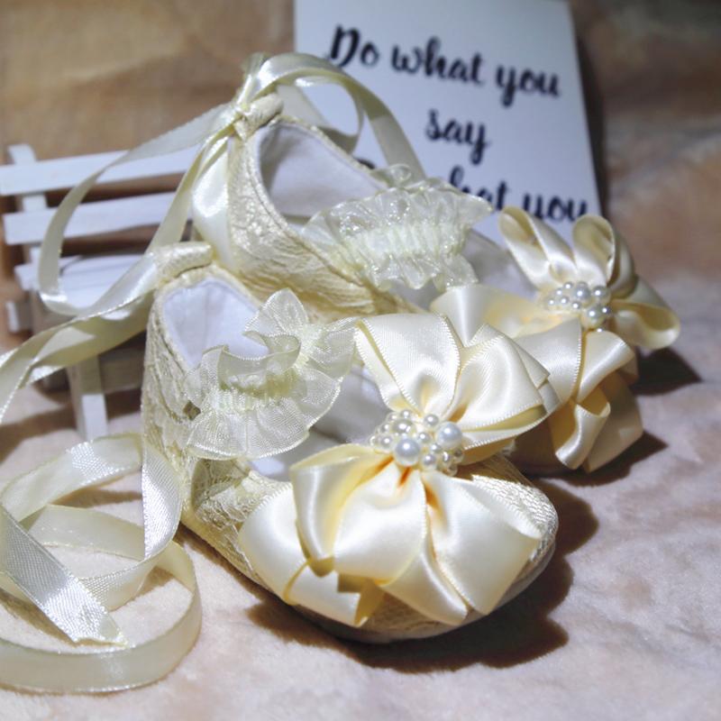 

First Walkers Dollbling Neonatal Baby Shoes White Lace Cotton Sole Fitting Feet Portable Classical Crossover Decorate Comfortable