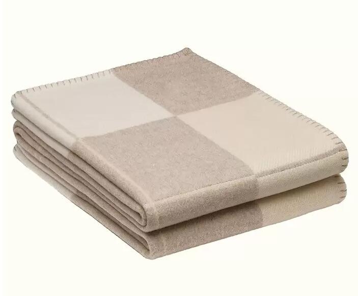 

2021 Letter H Cashmere Blanket 800g Crochet Soft Wool Shawl Portable Warm Plaid Sofa Travel Fleece Knitted Blankets towel