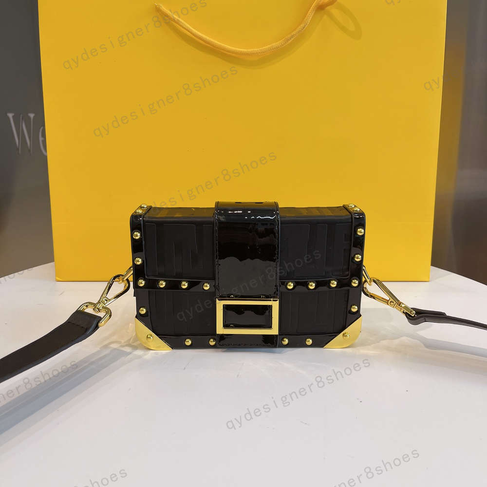 

With gift box designer women's black rectangular small bag size 18*4*11cm, For transportation