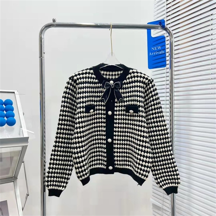 

Warehouse clothing early spring new style black and white contrast bow knot single breasted knitted cardigan women' literature and art loose long sleeve, Picture color