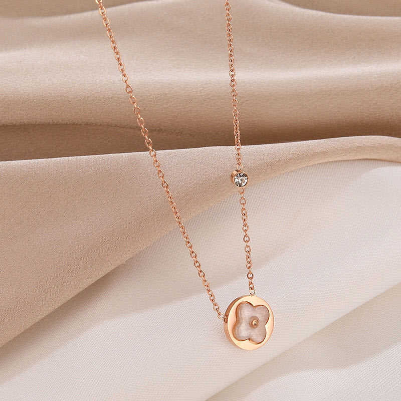 

Pendant Necklaces Four Leaf Clover Necklace with simple titanium alloy shell clavicle chain pink gold-plated female gift J0602