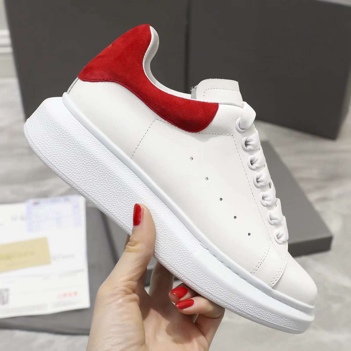 

Womens Dress Shoes White Leather Red Mens Sneakers Fashion Designers Lace Up Comfort Pretty Trainers Daily Lifestyle Skateboarding Platform Bottom With Box, 28